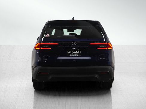 Used 2024 Toyota Grand Highlander XLE image 4