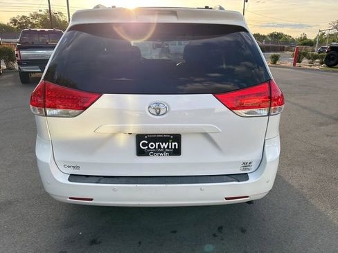 Used 2012 Toyota Sienna XLE w/ XLE Navigation Pkg AWD/4WD image 5