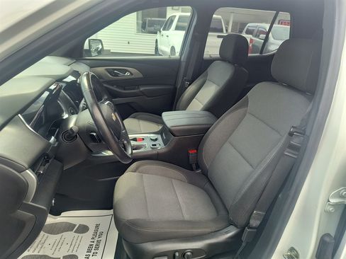 Used 2022 Chevrolet Traverse LT w/ LPO, Cargo Package FWD image 17