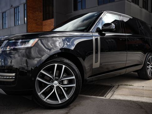Used 2025 Land Rover Range Rover Long Wheelbase SE AWD/4WD image 5