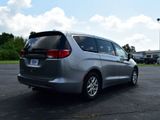 Used 2017 Chrysler Pacifica Touring image 3