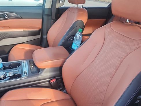 Used 2025 Kia Carnival SX Prestige FWD image 11