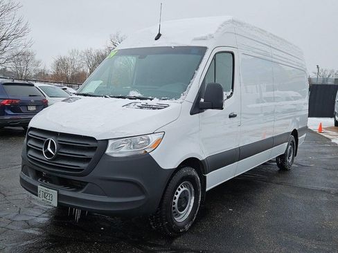 Used 2024 Mercedes-Benz Sprinter 2500 image 7