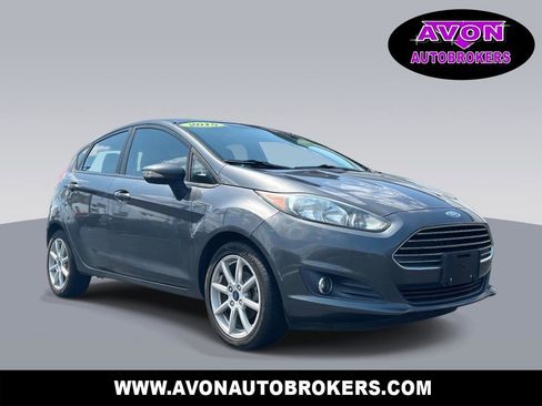 Used 2015 Ford Fiesta SE image 1