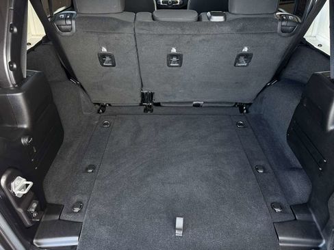 Used 2019 Jeep Wrangler Unlimited Sport S image 25