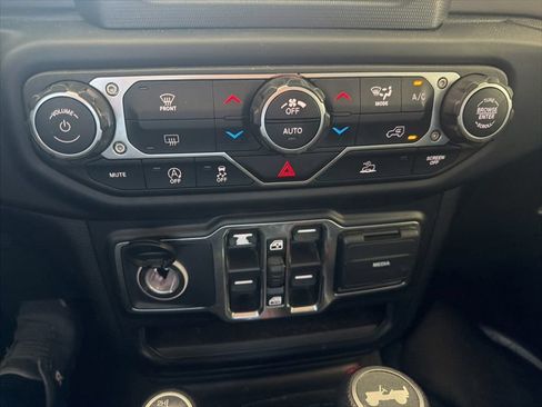 Used 2021 Jeep Wrangler Unlimited Sport AWD/4WD image 32