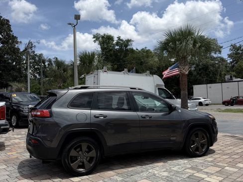 Used 2017 Jeep Cherokee 75th Anniversary FWD image 4