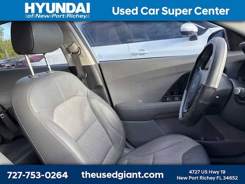 Used 2018 Kia Niro EX image 8