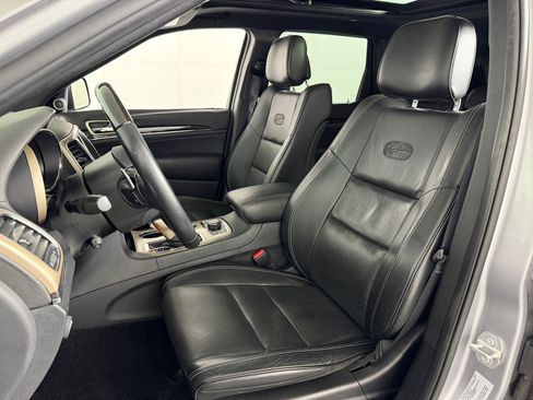 Used 2016 Jeep Grand Cherokee Overland w/ Advanced Technology Group AWD/4WD image 4
