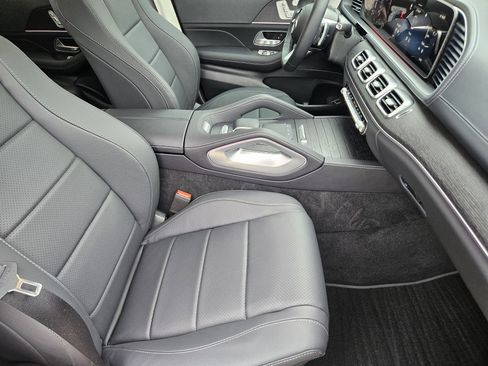 Certified 2026 Mercedes-Benz GLS 450 4MATIC image 24