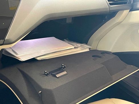 Used 2019 Audi e-tron Premium Plus image 40