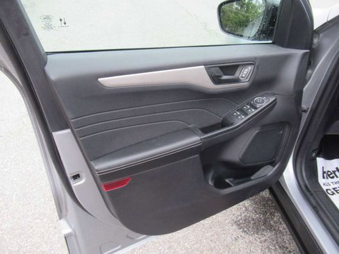 Used 2022 Ford Escape SE w/ SE Sport Appearance Package AWD/4WD image 14