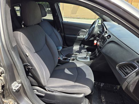 Used 2013 Chrysler 200 Touring w/ S Exterior Appearance Pkg image 9