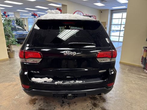 Used 2020 Jeep Grand Cherokee Laredo w/ Quick Order Package 2BN North image 9