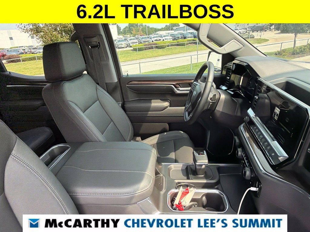 Used 2023 Chevrolet Silverado 1500 LT Trail Boss w/ Convenience Package II AWD/4WD image 31
