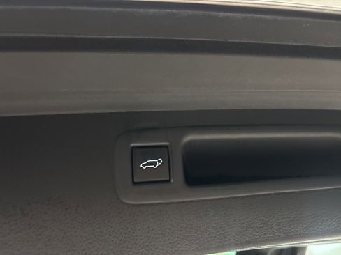 Used 2024 Toyota Highlander LE FWD image 6