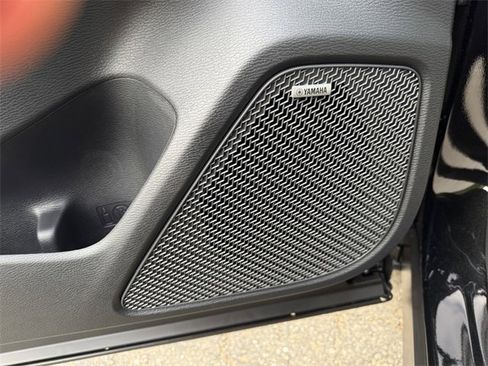 New 2025 Mitsubishi Outlander SE image 13