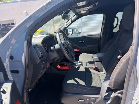 Used 2025 Nissan Frontier PRO-4X AWD/4WD image 6
