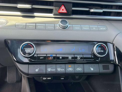 Certified 2025 Hyundai Elantra SEL FWD image 28