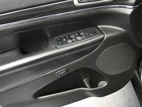 Used 2019 Jeep Grand Cherokee Limited image 22