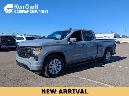 Used 2024 Chevrolet Silverado 1500 Custom image 1