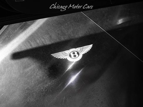 Used 2023 Bentley Bentayga Plug-In Hybrid image 33