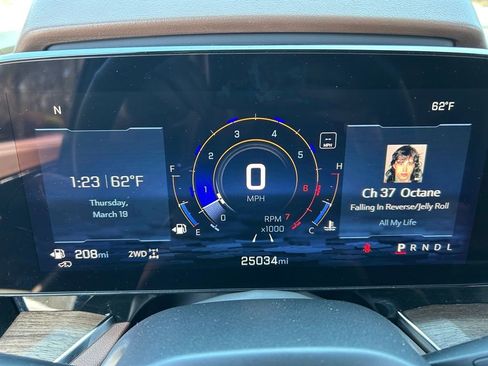 Certified 2025 Chevrolet Suburban High Country image 33