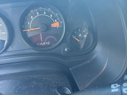 Used 2016 Jeep Patriot High Altitude image 2