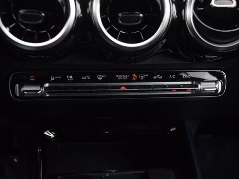 Certified 2022 Mercedes-Benz GLB 250 image 25