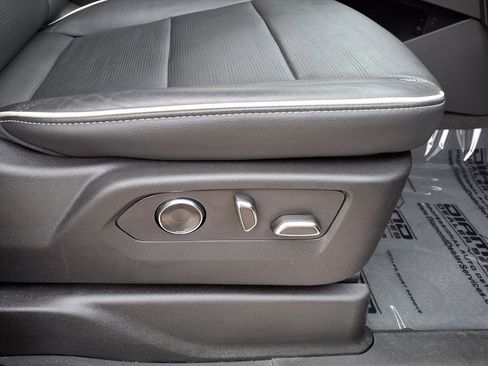 Certified 2025 Cadillac Escalade Premium Luxury image 10