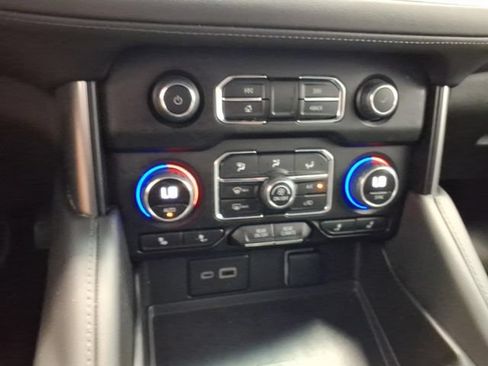 Used 2024 Chevrolet Suburban Z71 w/ Luxury Package AWD/4WD image 27