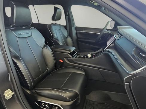 Used 2024 Jeep Grand Cherokee L Overland w/ Luxury Tech Group IV image 31