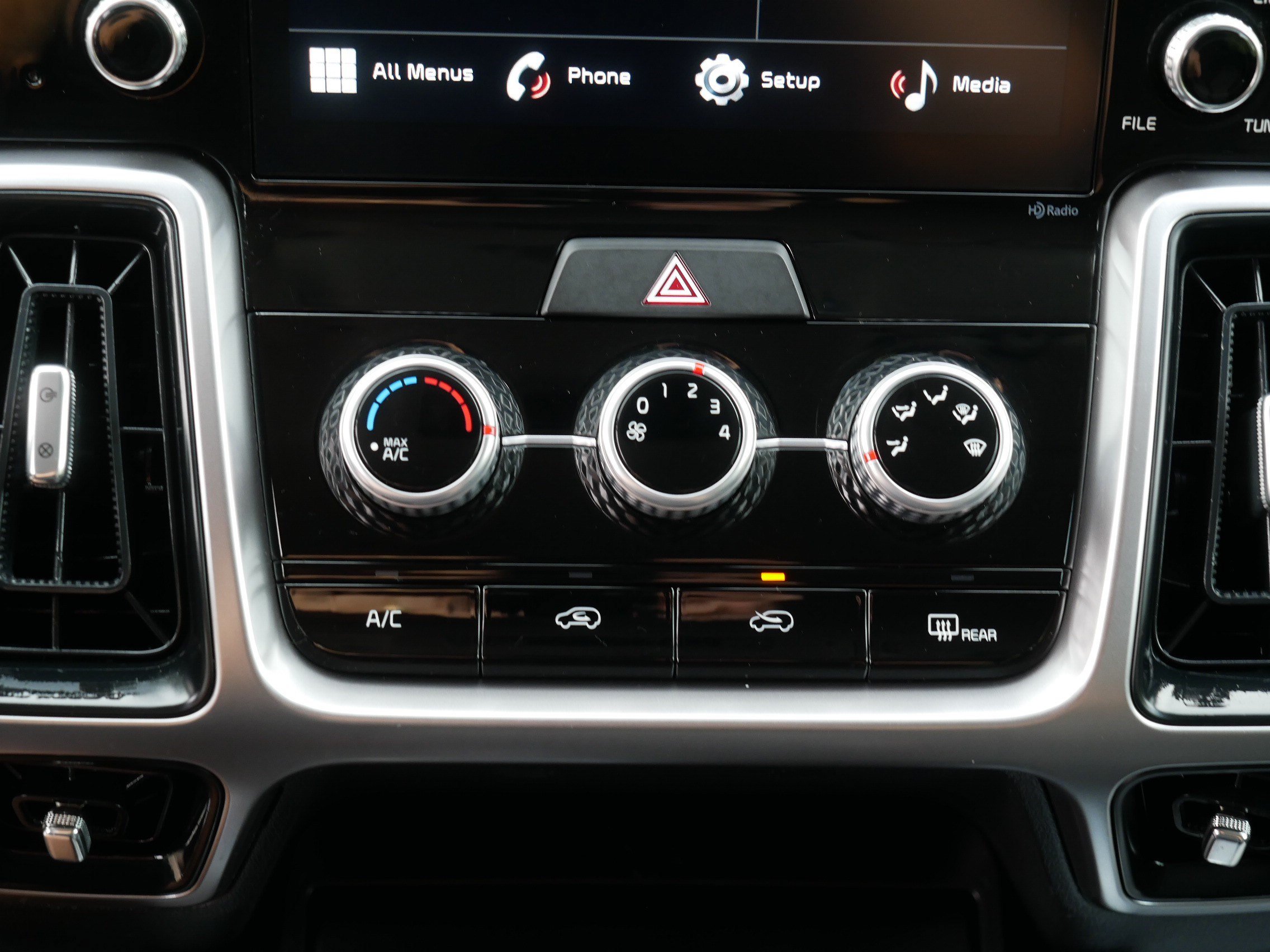 Certified 2023 Kia Sorento LX AWD/4WD image 23