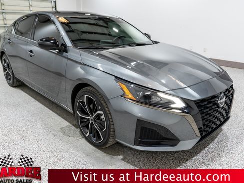 Used 2025 Nissan Altima 2.5 SR image 6