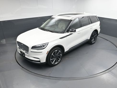Used 2022 Lincoln Aviator Reserve w/ Equipment Group 201A image 33