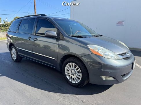 Used 2009 Toyota Sienna XLE Limited image 3