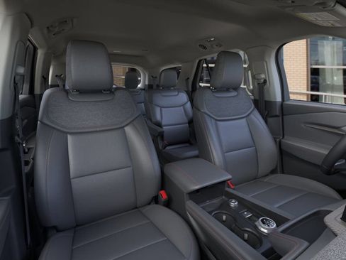 Used 2026 Ford Explorer Active w/ Active Comfort Package RWD image 11