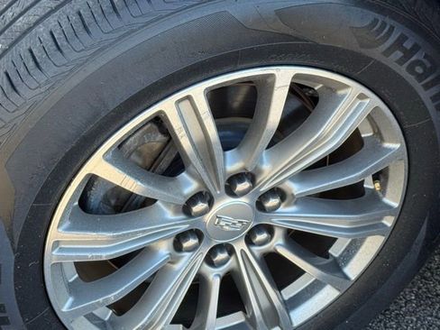 Used 2017 Cadillac XT5 Luxury w/ Driver Awareness Package image 12