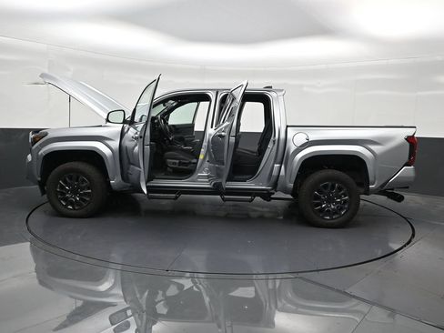 Used 2025 Toyota Tacoma SR5 AWD/4WD image 33