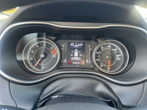 Used 2019 Jeep Cherokee Latitude w/ Popular Appearance Group image 28