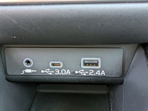 Used 2024 Subaru Outback Premium image 19