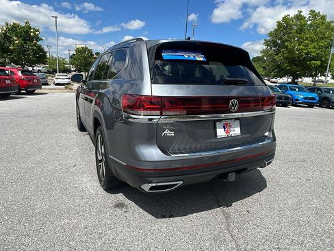 Used 2024 Volkswagen Atlas SEL AWD/4WD image 6