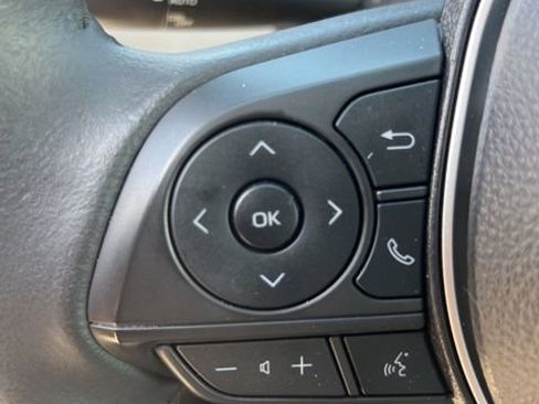 Used 2024 Toyota Corolla Cross LE image 12