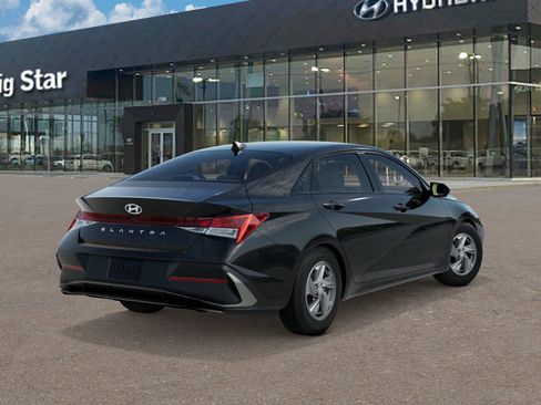 New 2026 Hyundai Elantra SE image 4