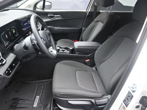 Used 2025 Kia Sportage LX FWD image 18