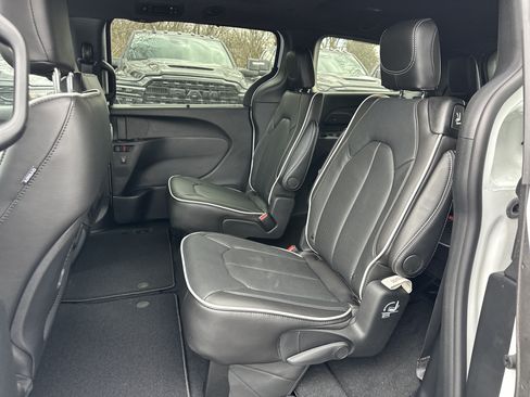New 2026 Chrysler Pacifica Limited w/ S Appearance Package FWD image 30