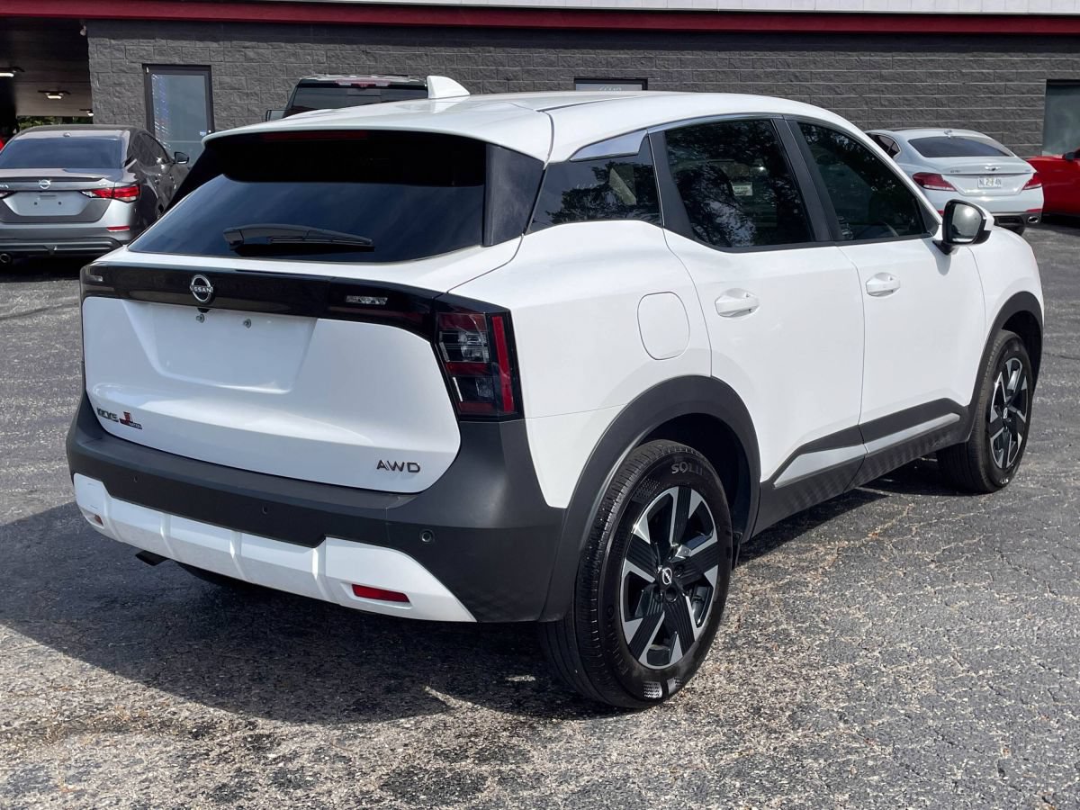 Used 2025 Nissan Kicks SV AWD/4WD image 6