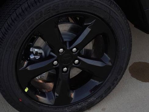 New 2025 Jeep Grand Cherokee L Altitude image 11