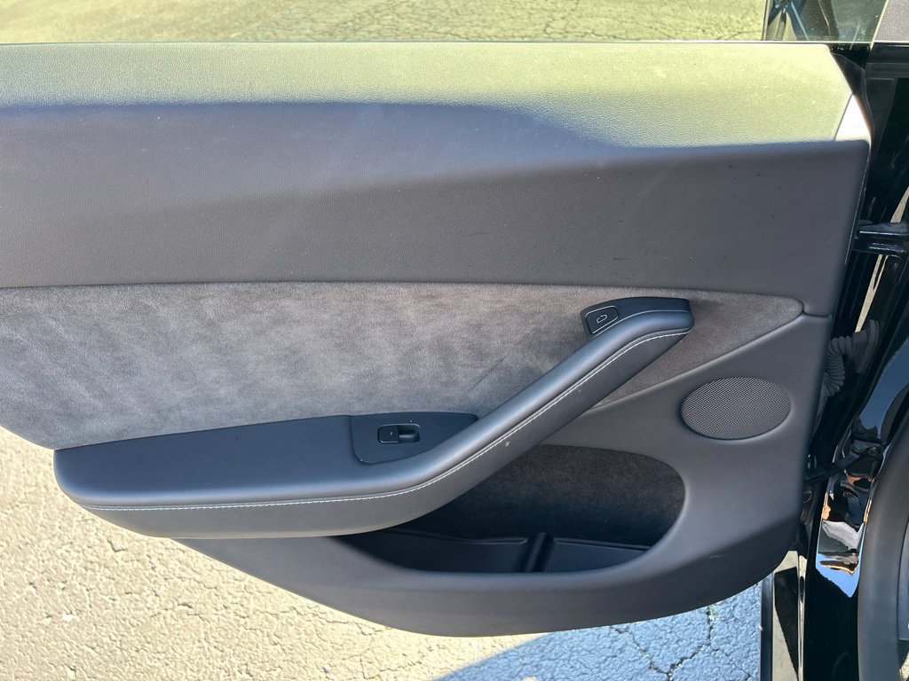 Used 2025 Tesla Model Y Performance AWD/4WD image 27
