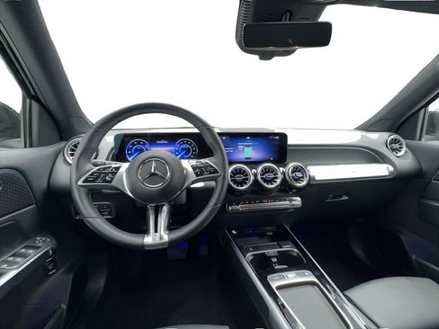 Used 2024 Mercedes-Benz EQB 300 4MATIC image 31